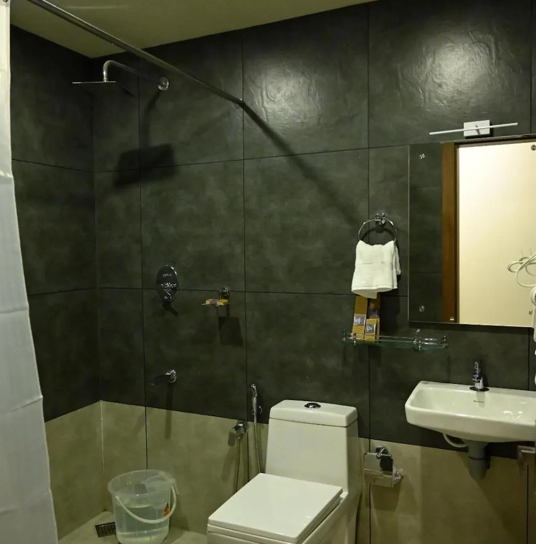 Hotel Alaina Karukachal 3*,